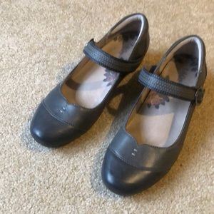 Taos mary janes dress shoes EUC